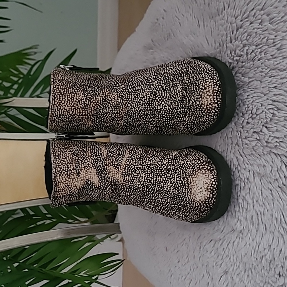 UGG Ankle Boots ❤️ - Picture 3 of 8